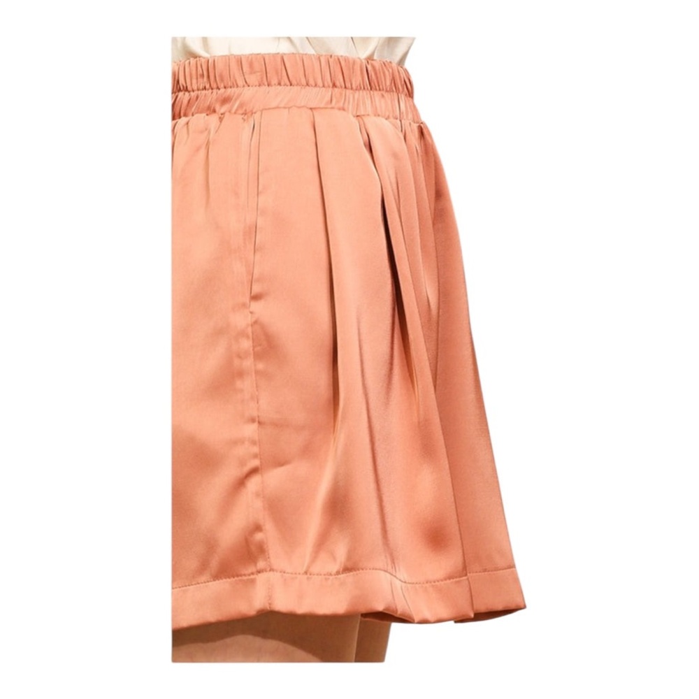 GLOW FLOW WIDE LEG PLEATED HIGH WAIST SHORTS
Peach Blush - Picture 5 of 7